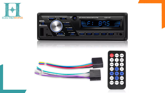 دو عدد از قطعات الکترونیکی ضبط خودرو در کنار یک ضبط و ریموت ماشین